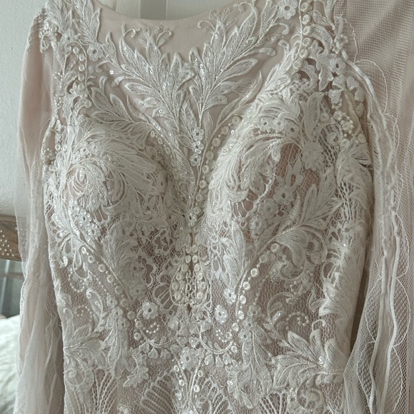 Bohemian style wedding dress. - Picture 2 of 7